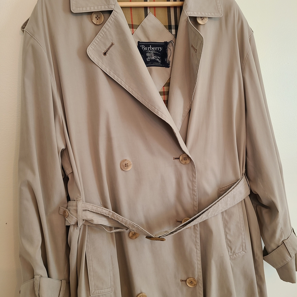 Burberry Beige Trench Coat with Classic Nova Check Lining - Picture 2 of 8